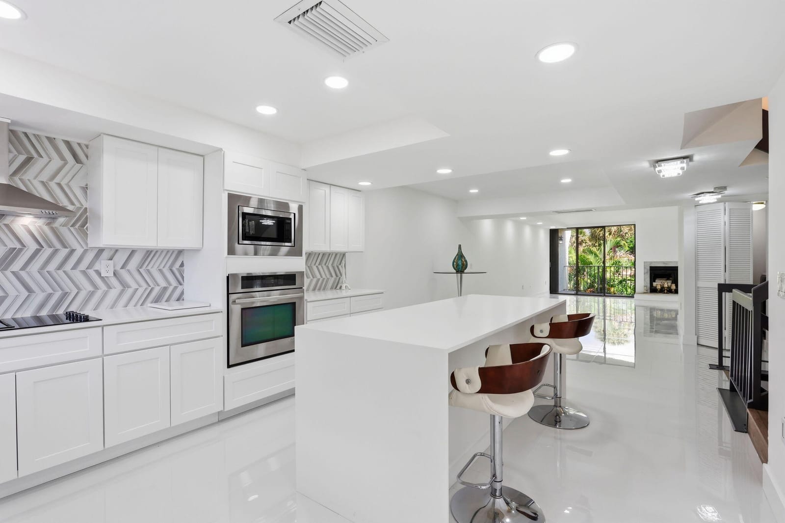 1222 Hillsboro Mile 15, Hillsboro Beach, FL 33062