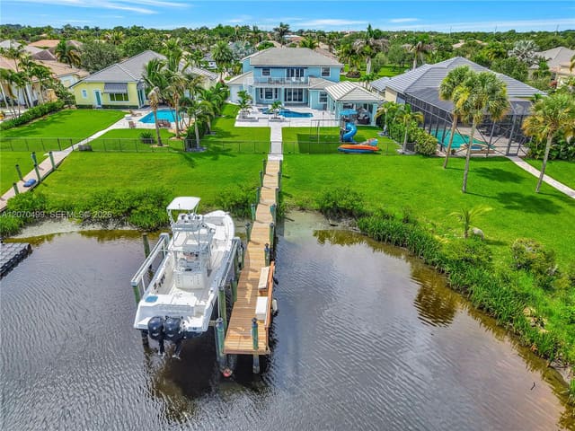 665 SW Yacht Basin Way, Stuart, FL 34997