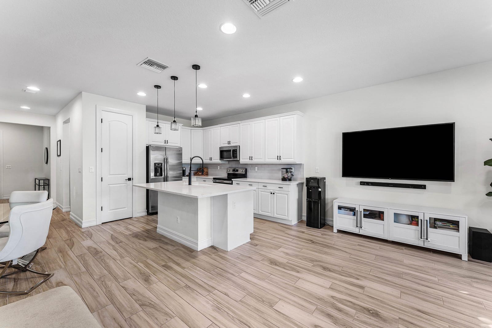 10175 Akenside Drive — photo 4