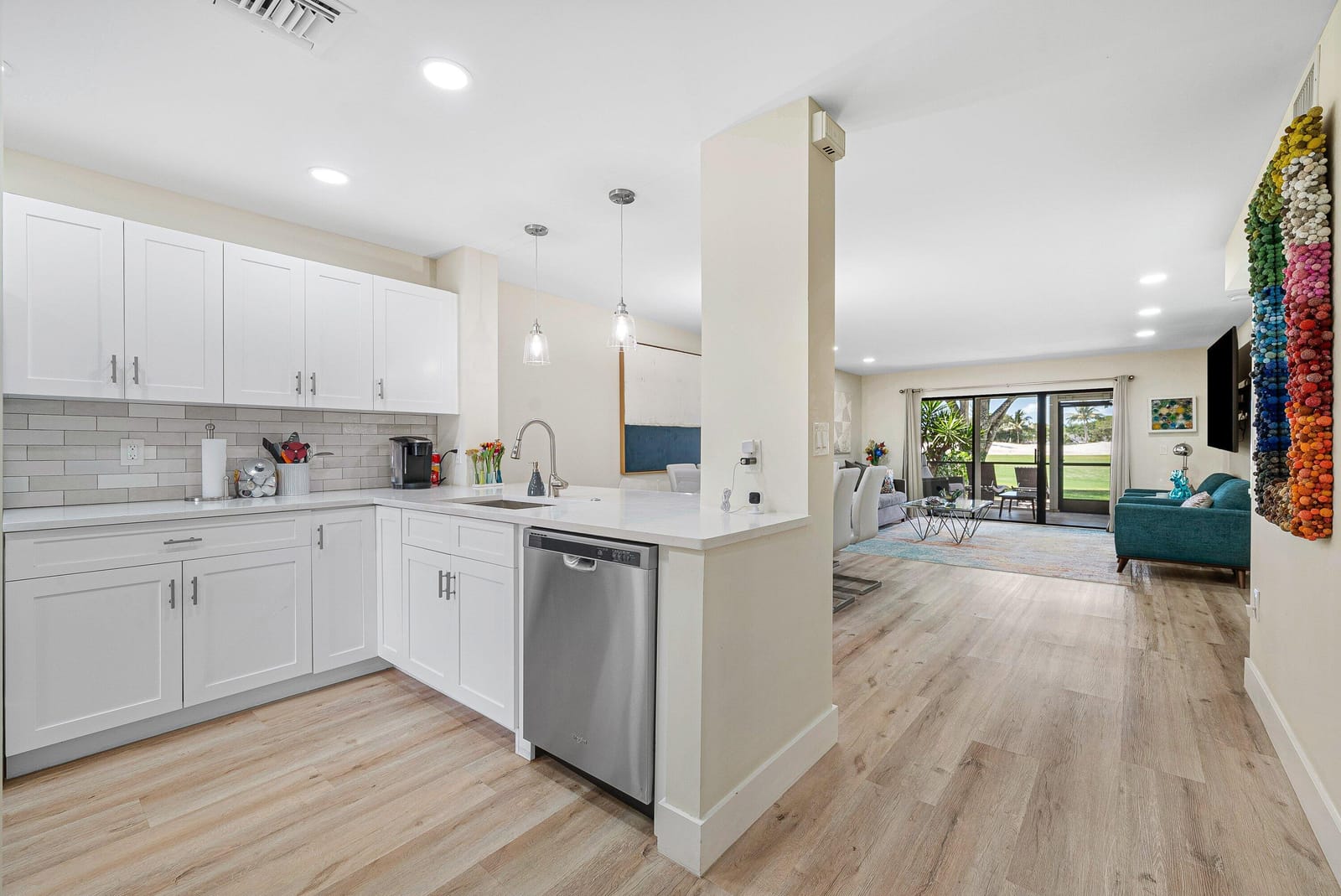 17 Southport Lane E — photo 1