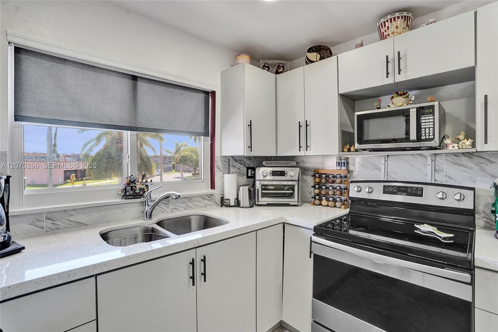 9461 Sunrise Lakes Boulevard 208, Sunrise, FL 33322 photo 18