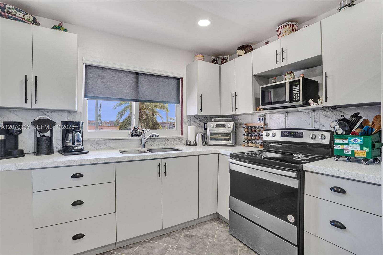 9461 Sunrise Lakes Boulevard 208, Sunrise, FL 33322 photo 19