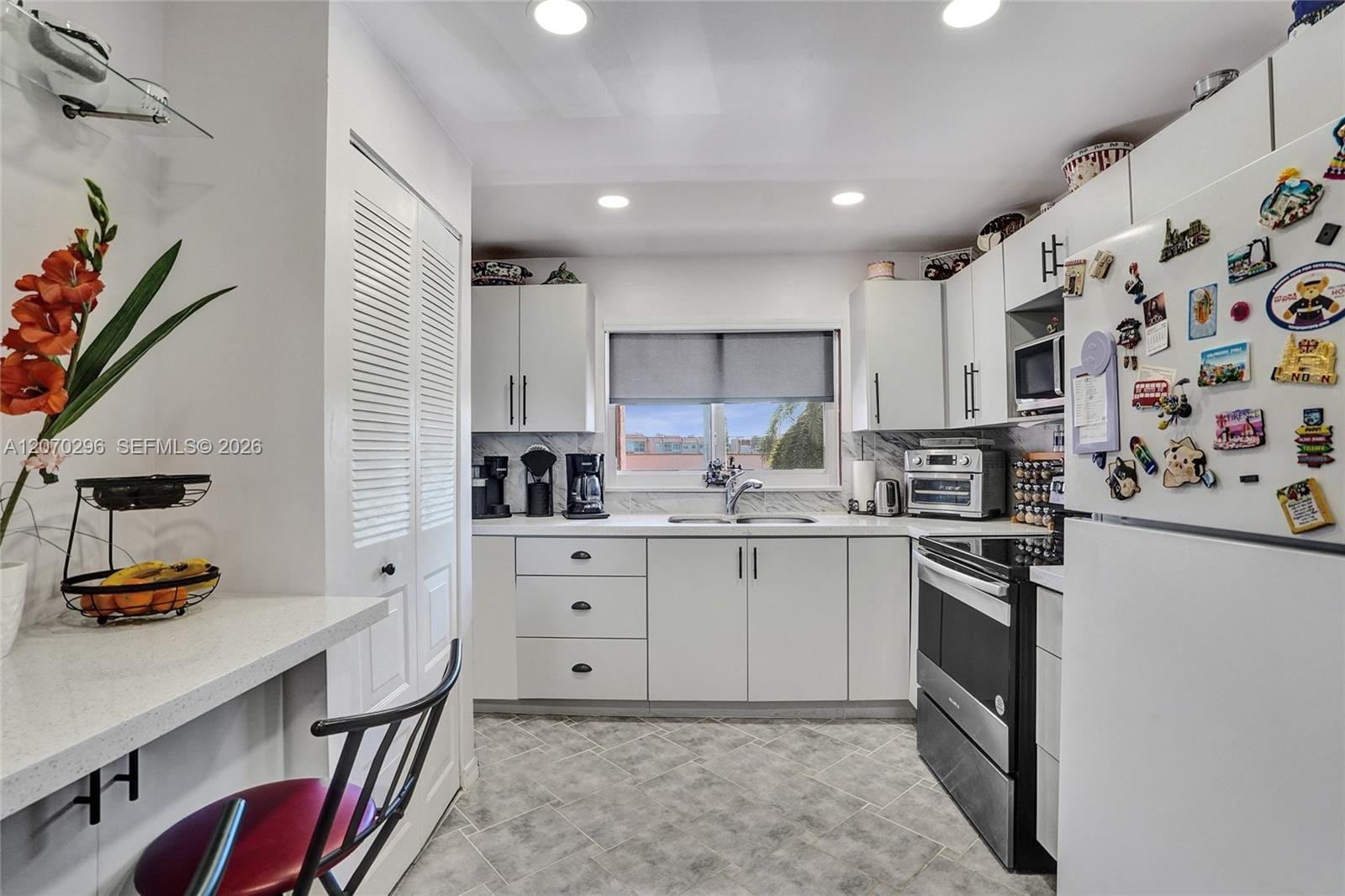 9461 Sunrise Lakes Boulevard 208, Sunrise, FL 33322 photo 22