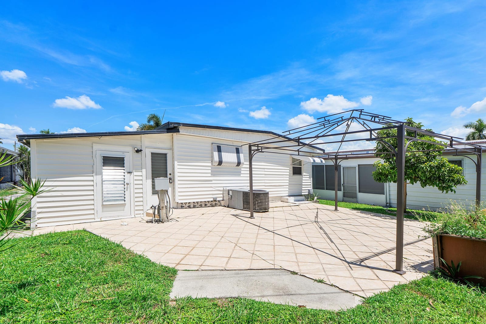8670 SW 18TH Place, Davie, FL 33324 photo 15