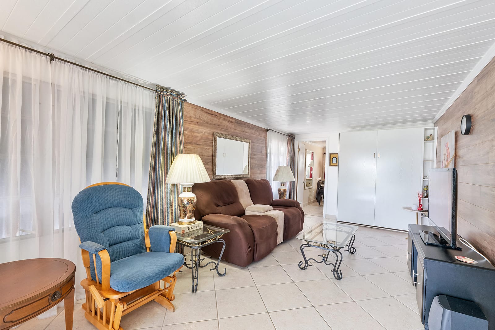 8670 SW 18TH Place, Davie, FL 33324 photo 6