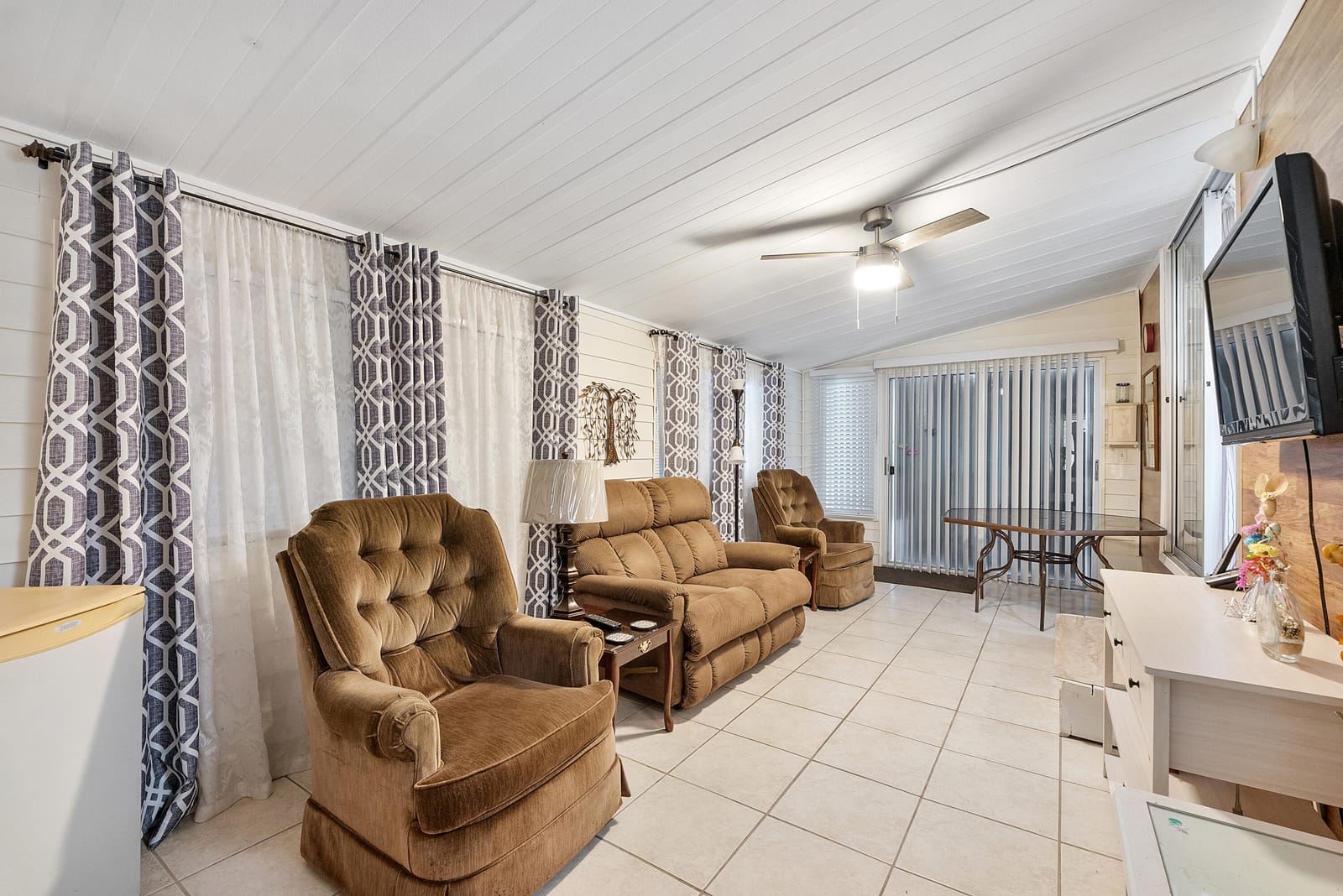 8670 SW 18TH Place, Davie, FL 33324 photo 10