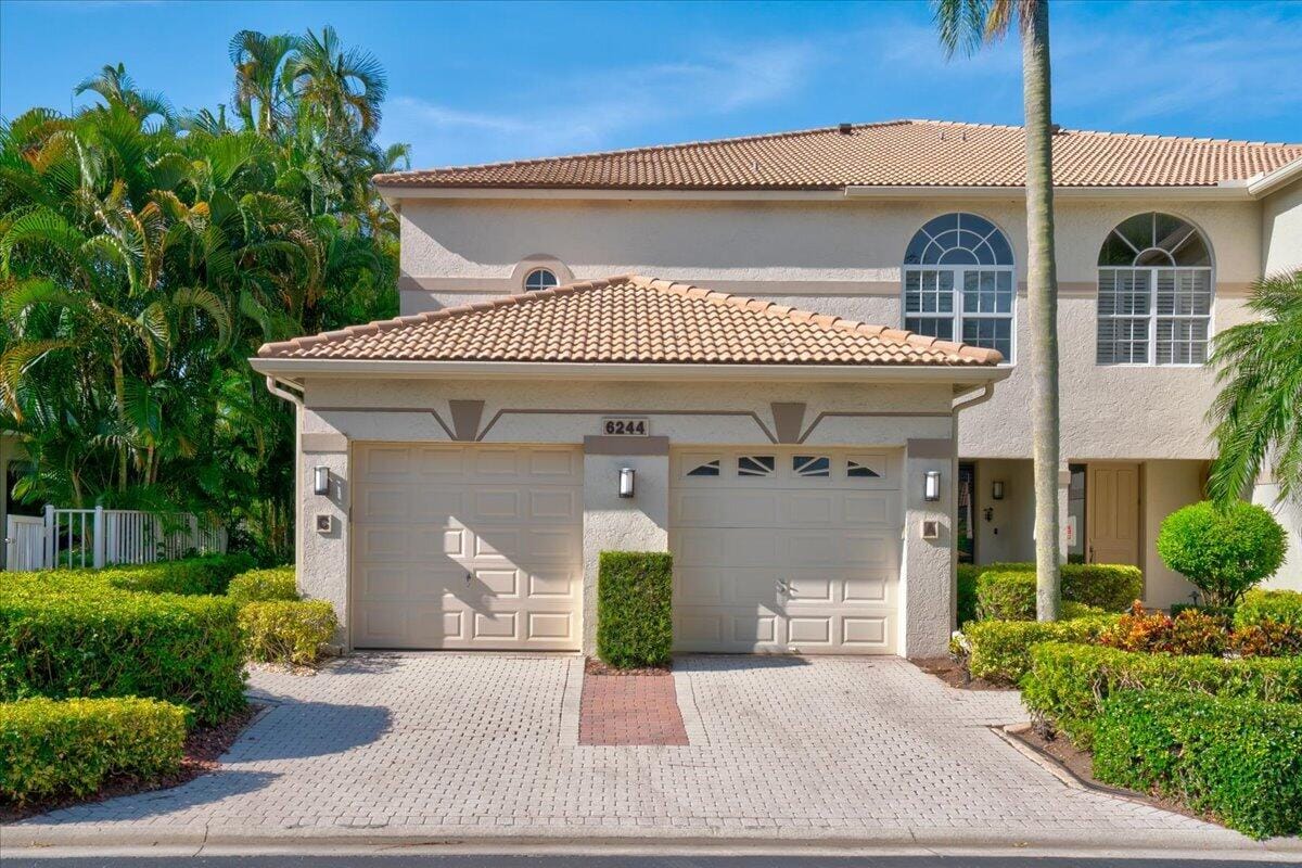 6244 GRAYCLIFF Drive C — photo 3