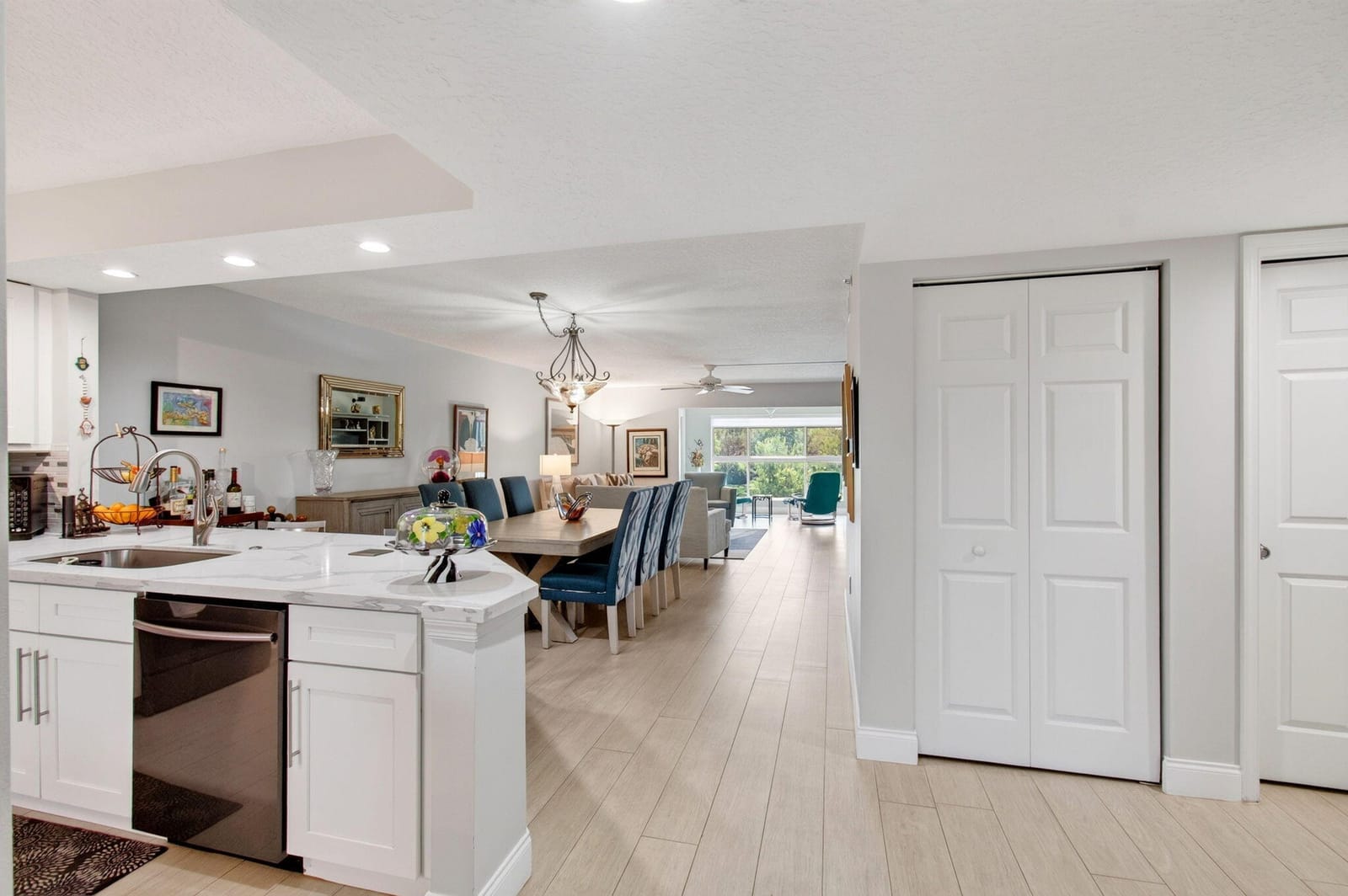 5746 CRYSTAL SHORES Drive 303 — photo 7