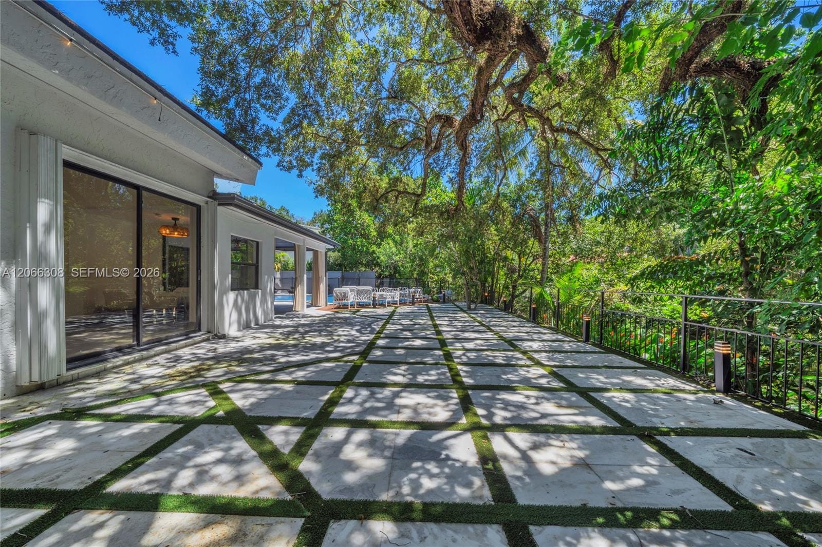 5811 SW 33rd Terrace — photo 8