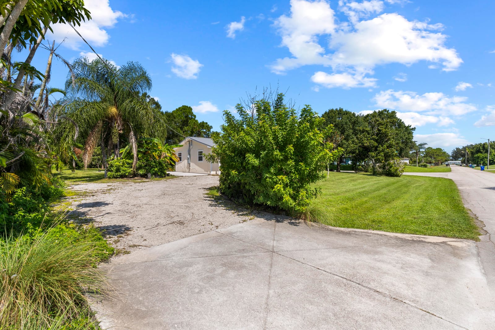 874 BLOSSOM Drive — photo 3