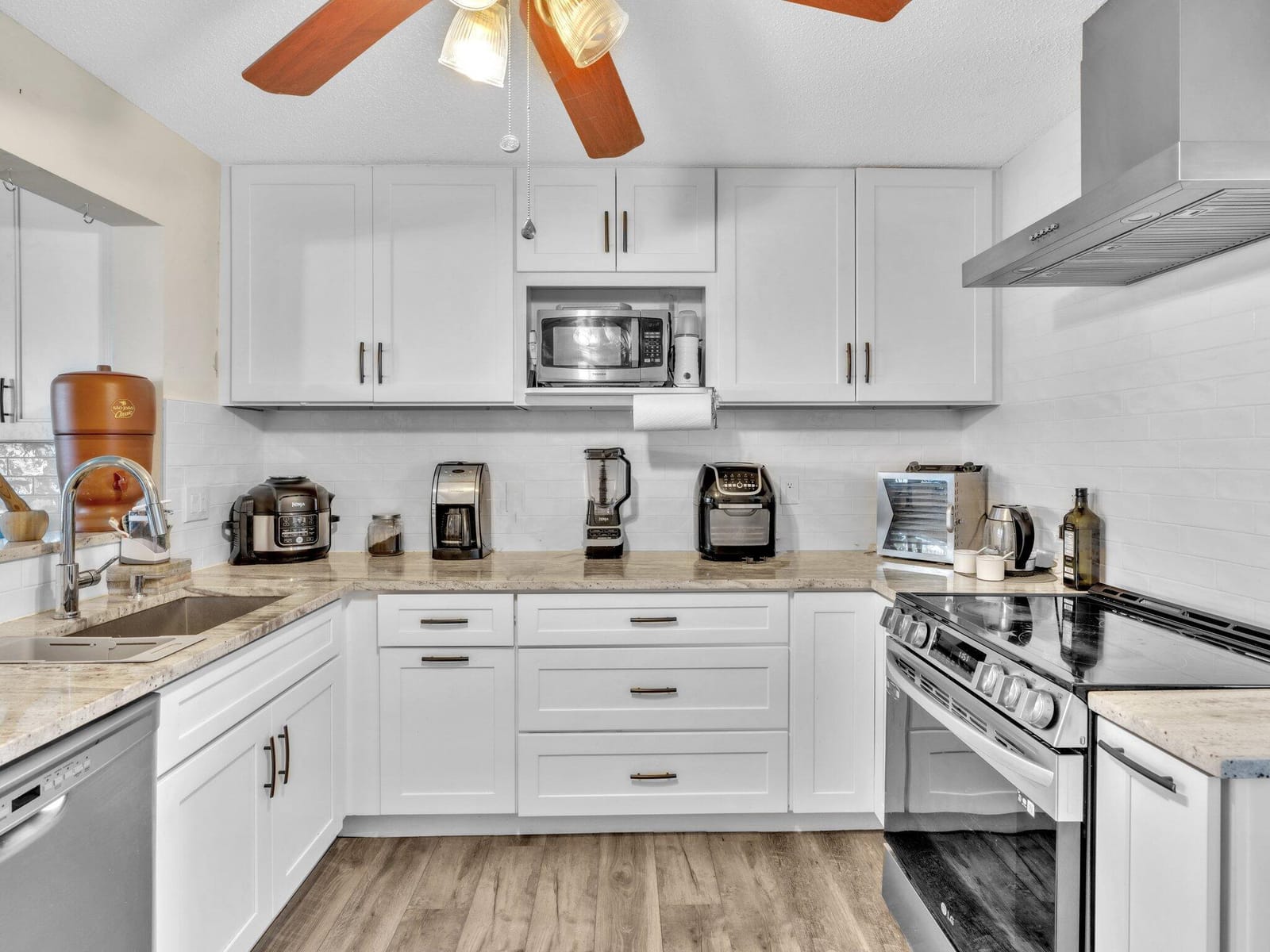 1907 SW 22ND Avenue, Boynton Beach, FL 33426 photo 15