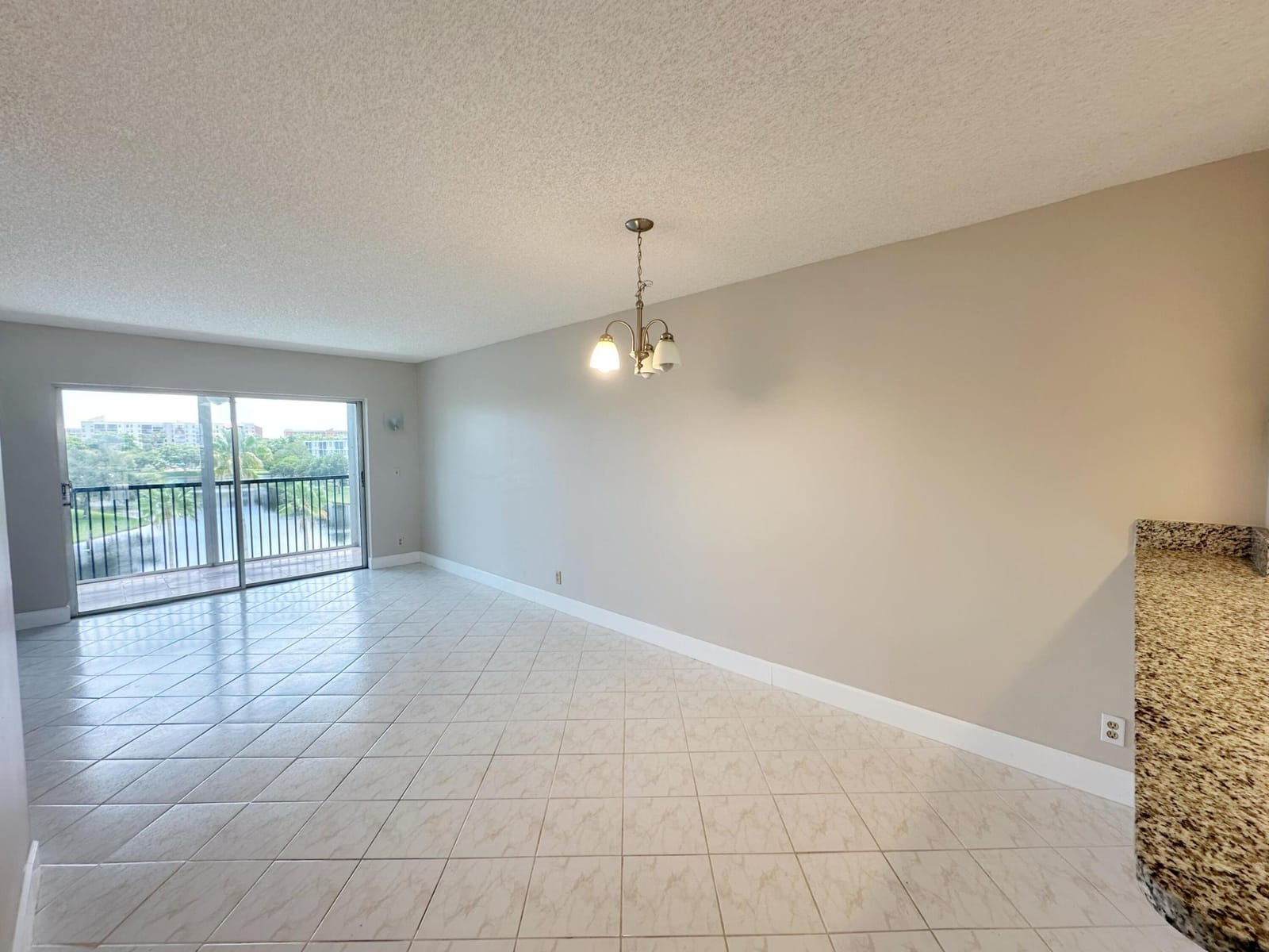 2220 N CYPRESS BEND Drive 503 — photo 8