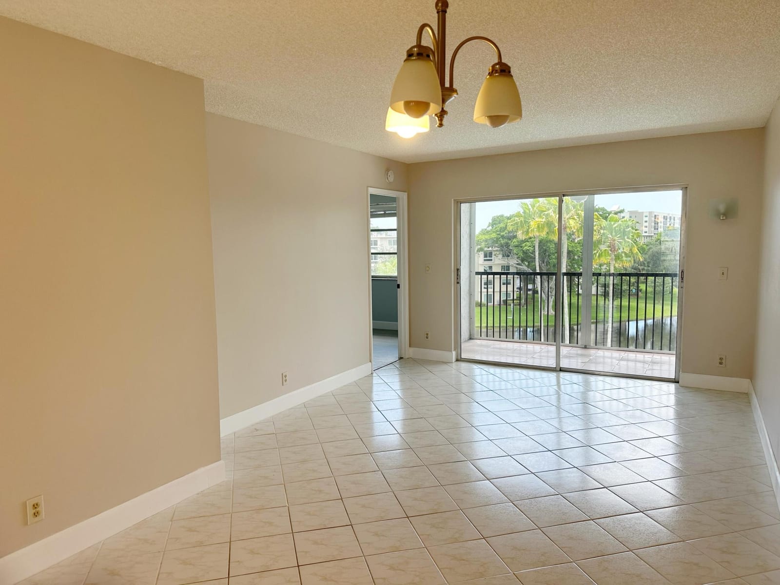 2220 N CYPRESS BEND Drive 503 — photo 9