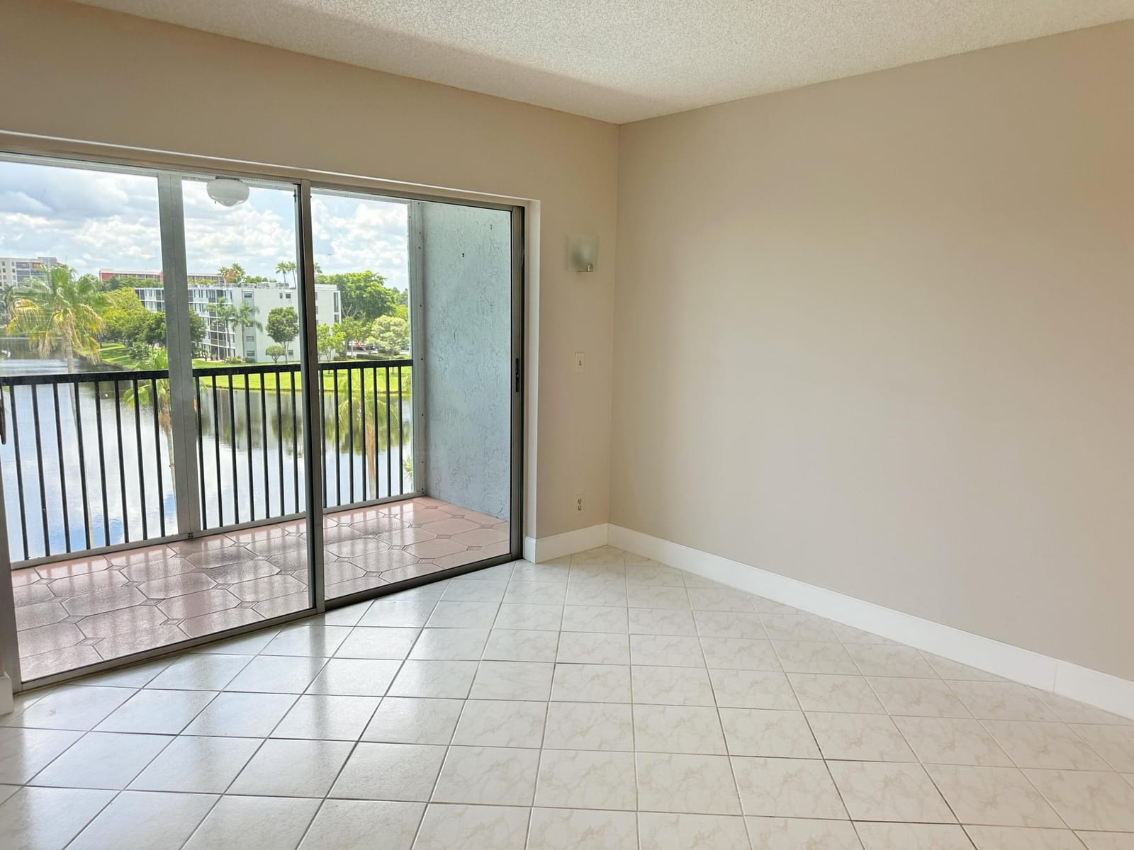 2220 N CYPRESS BEND Drive 503 — photo 10