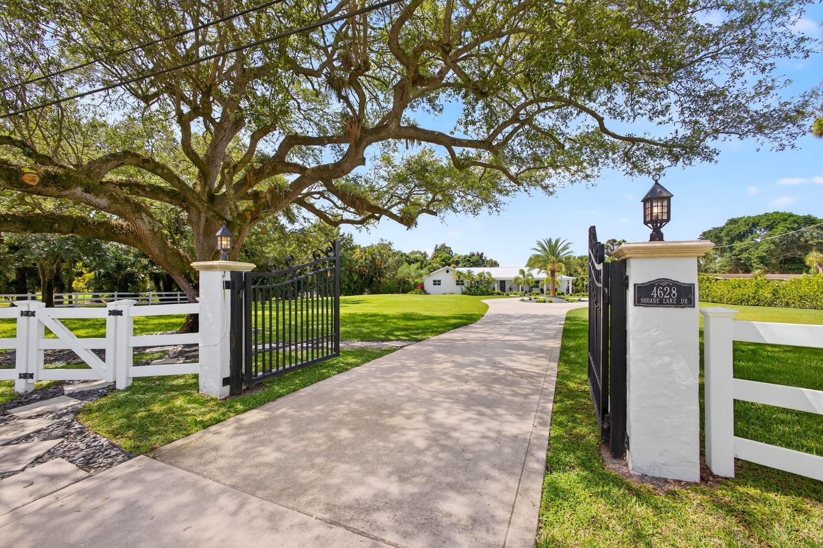 4628 SQUARE LAKE Drive — photo 2
