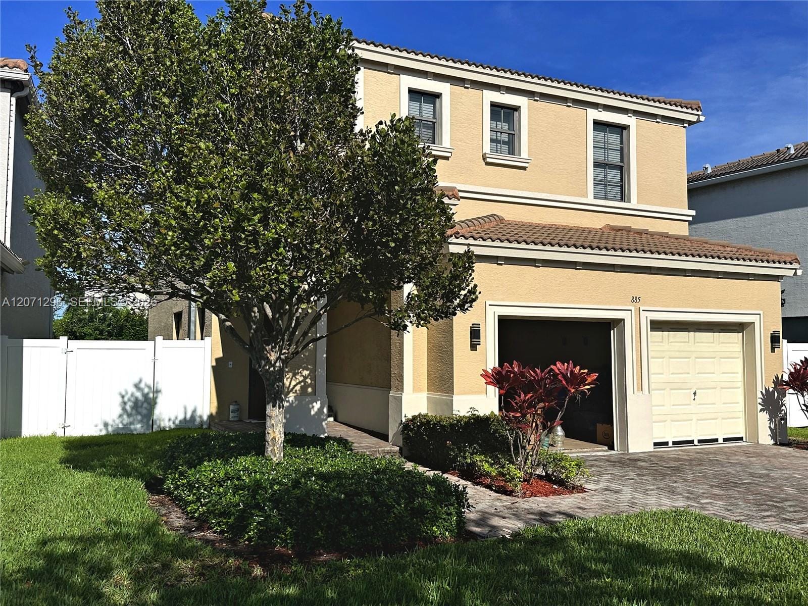 885 NE 191st Street, Miami, FL 33179