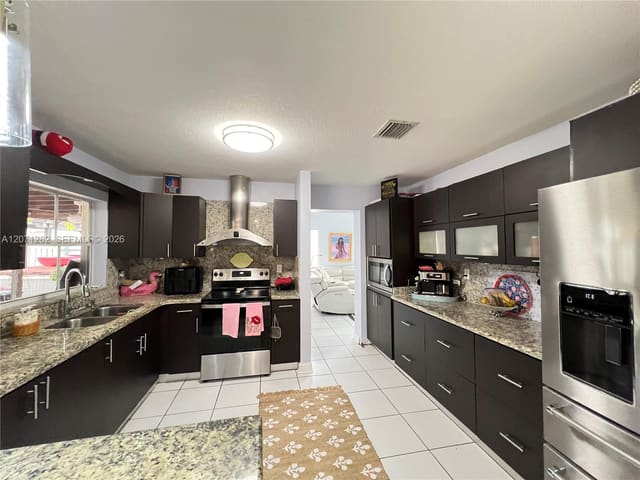 13249 NW 9 Lane, Miami, FL 33182