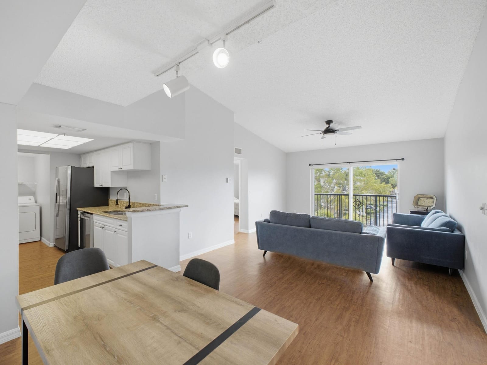 900 CRESTWOOD Court S 920 — photo 2