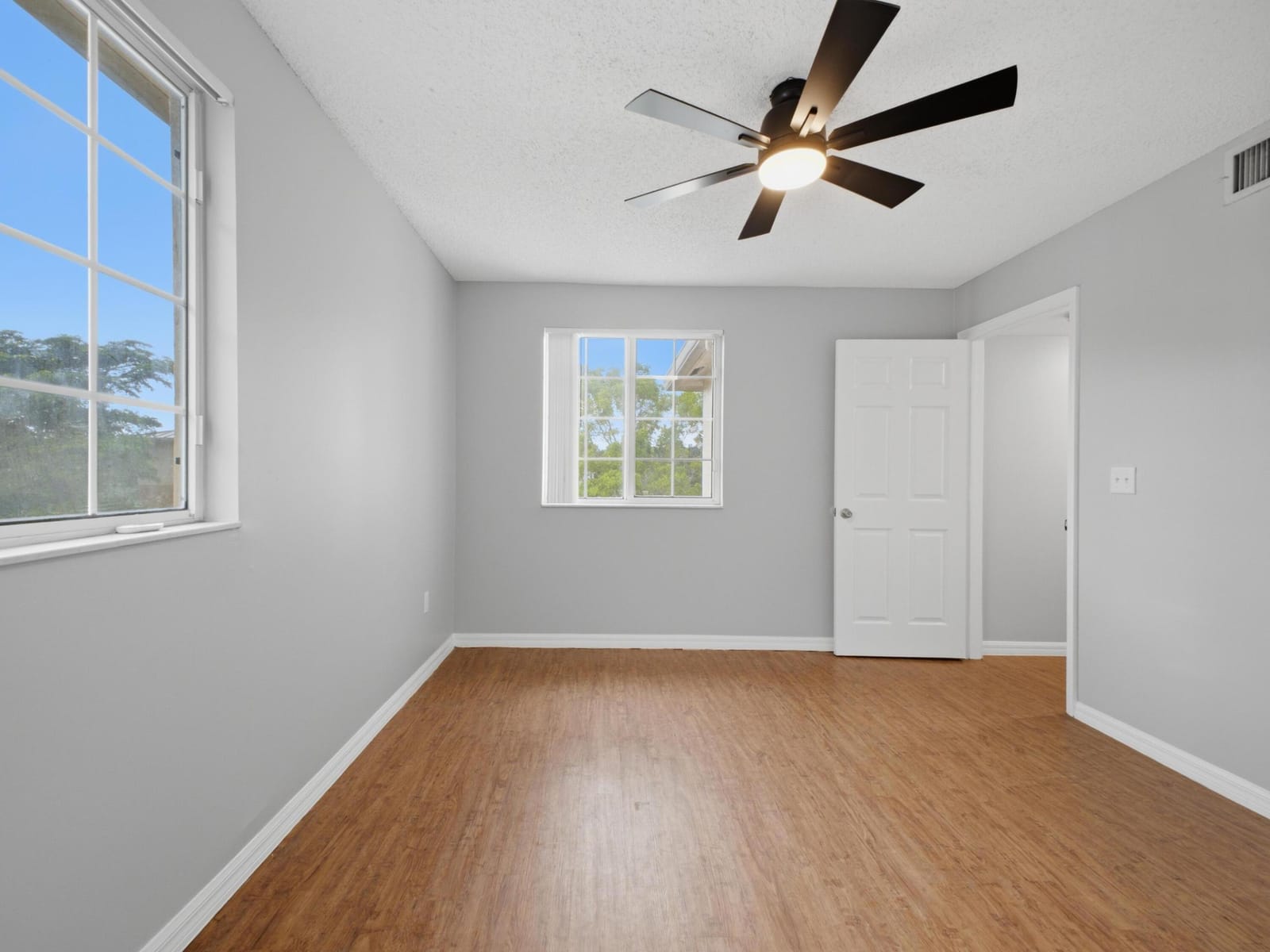 900 CRESTWOOD Court S 920 — photo 11