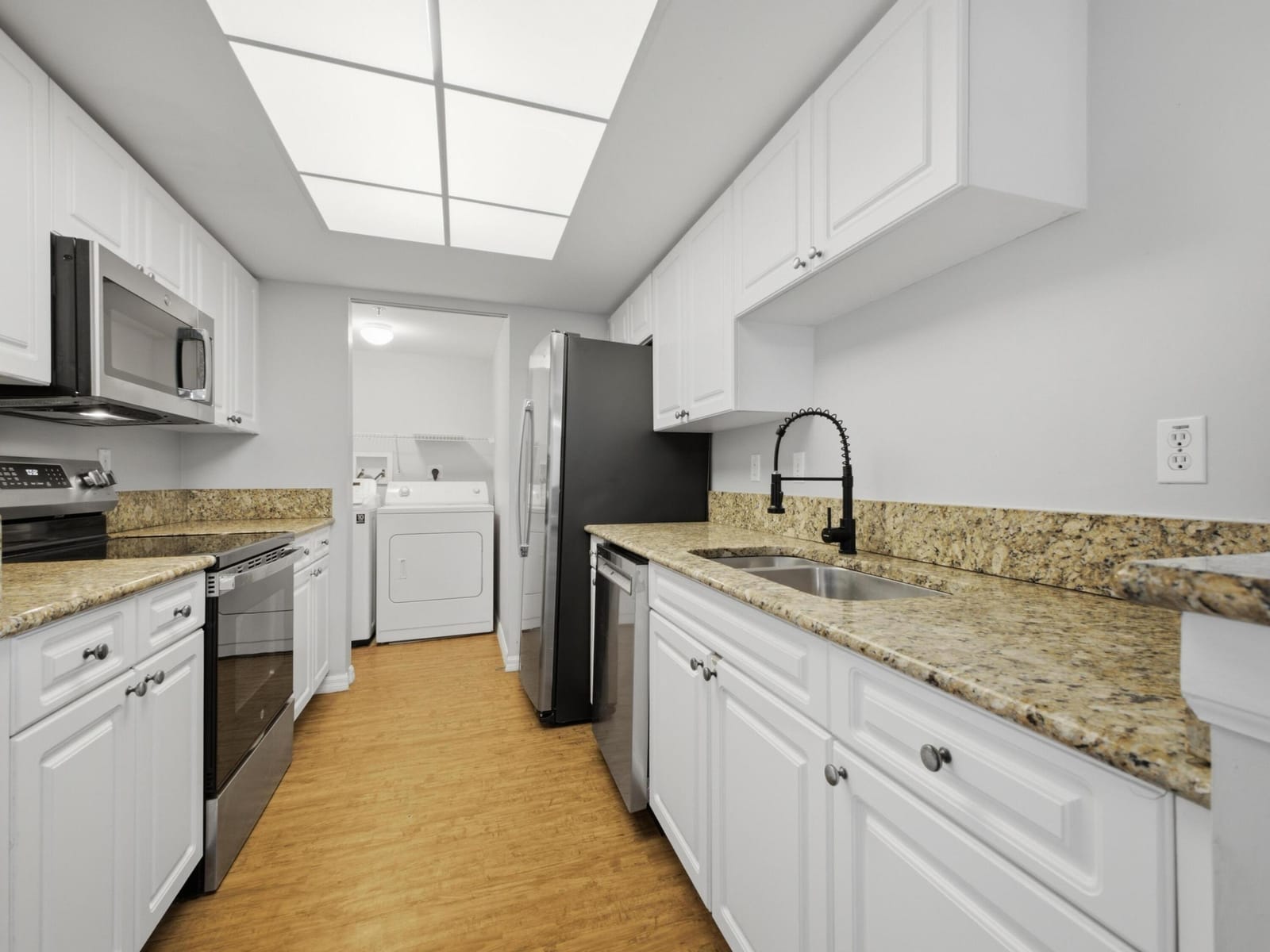 900 CRESTWOOD Court S 920 — photo 4