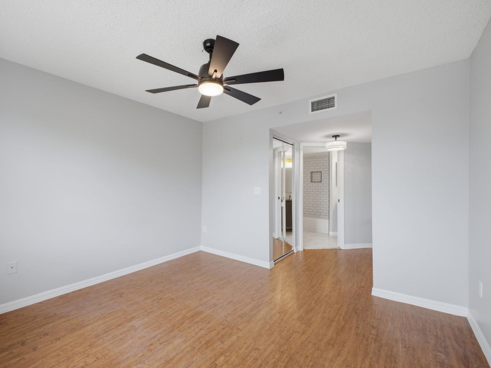 900 CRESTWOOD Court S 920 — photo 8