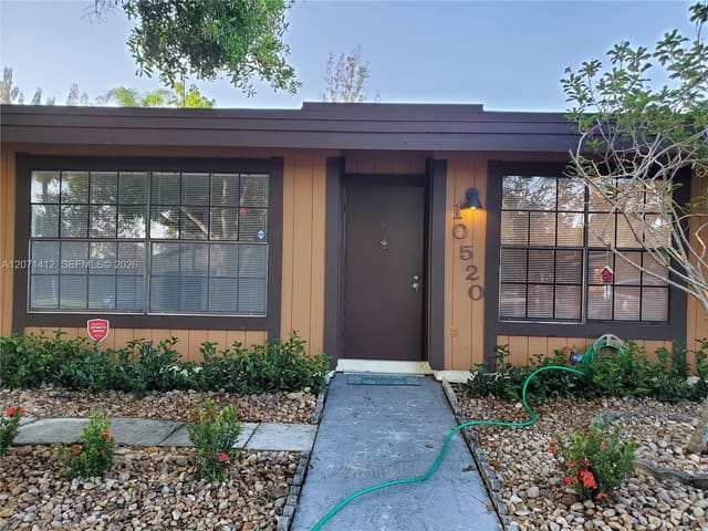 10520 Buttonwood Avenue 10520, Pembroke Pines, FL 33026