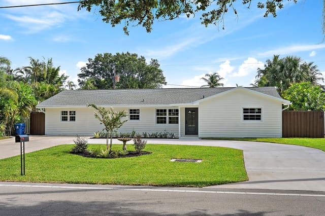 109 E RIVERSIDE Drive, Jupiter, FL 33469