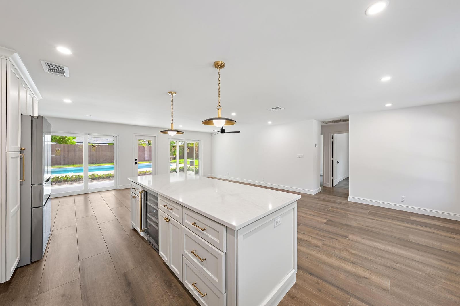 109 E RIVERSIDE Drive, Jupiter, FL 33469 photo 9
