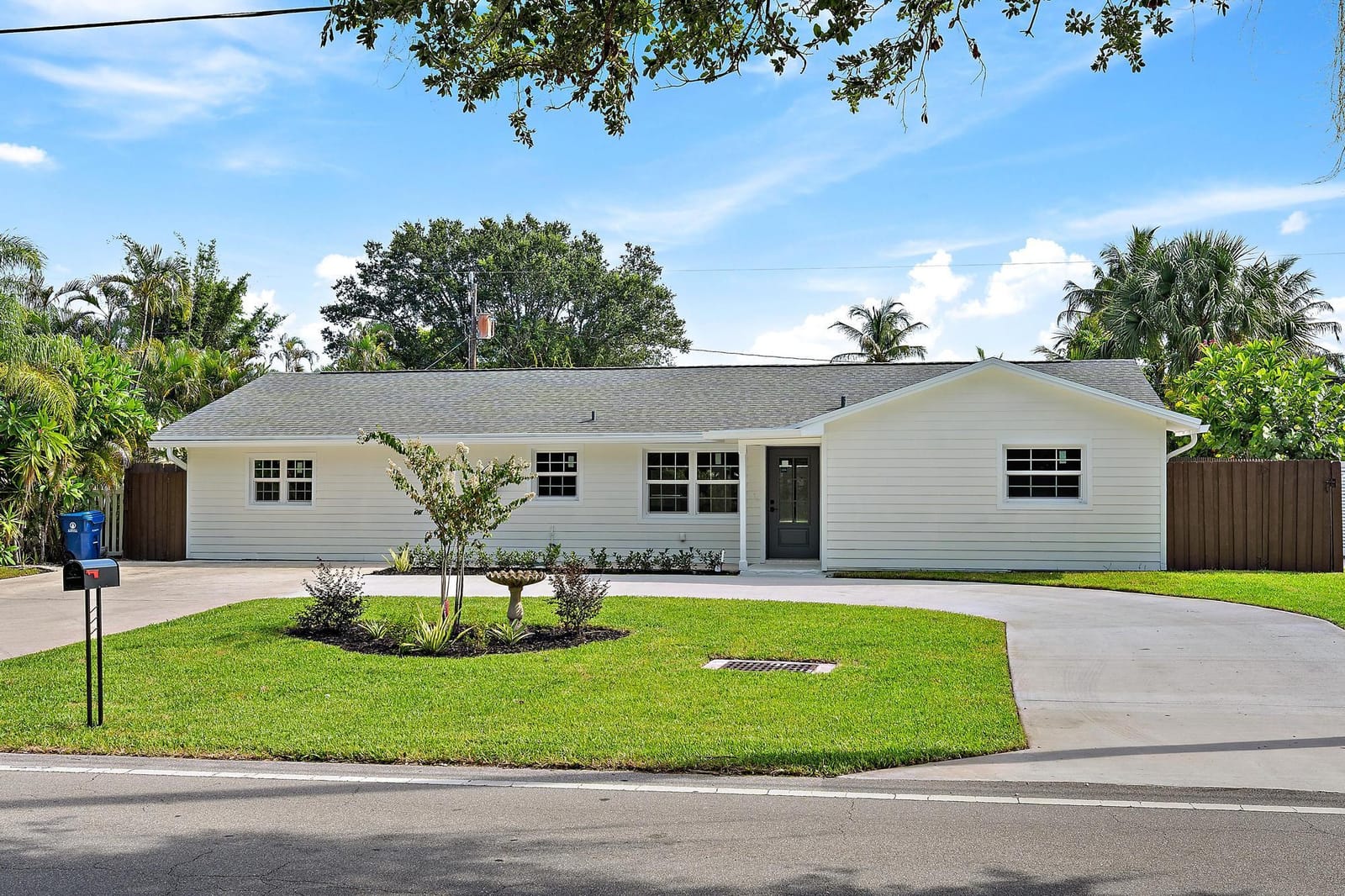 109 E RIVERSIDE Drive, Jupiter, FL 33469
