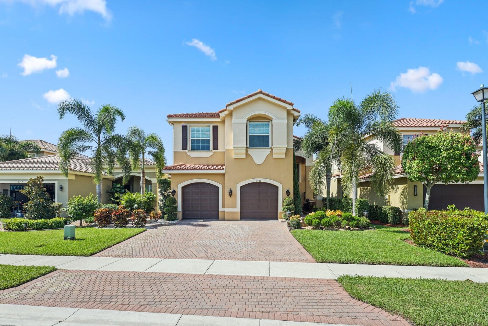 8160 CANTABRIA FALLS Drive — photo 1