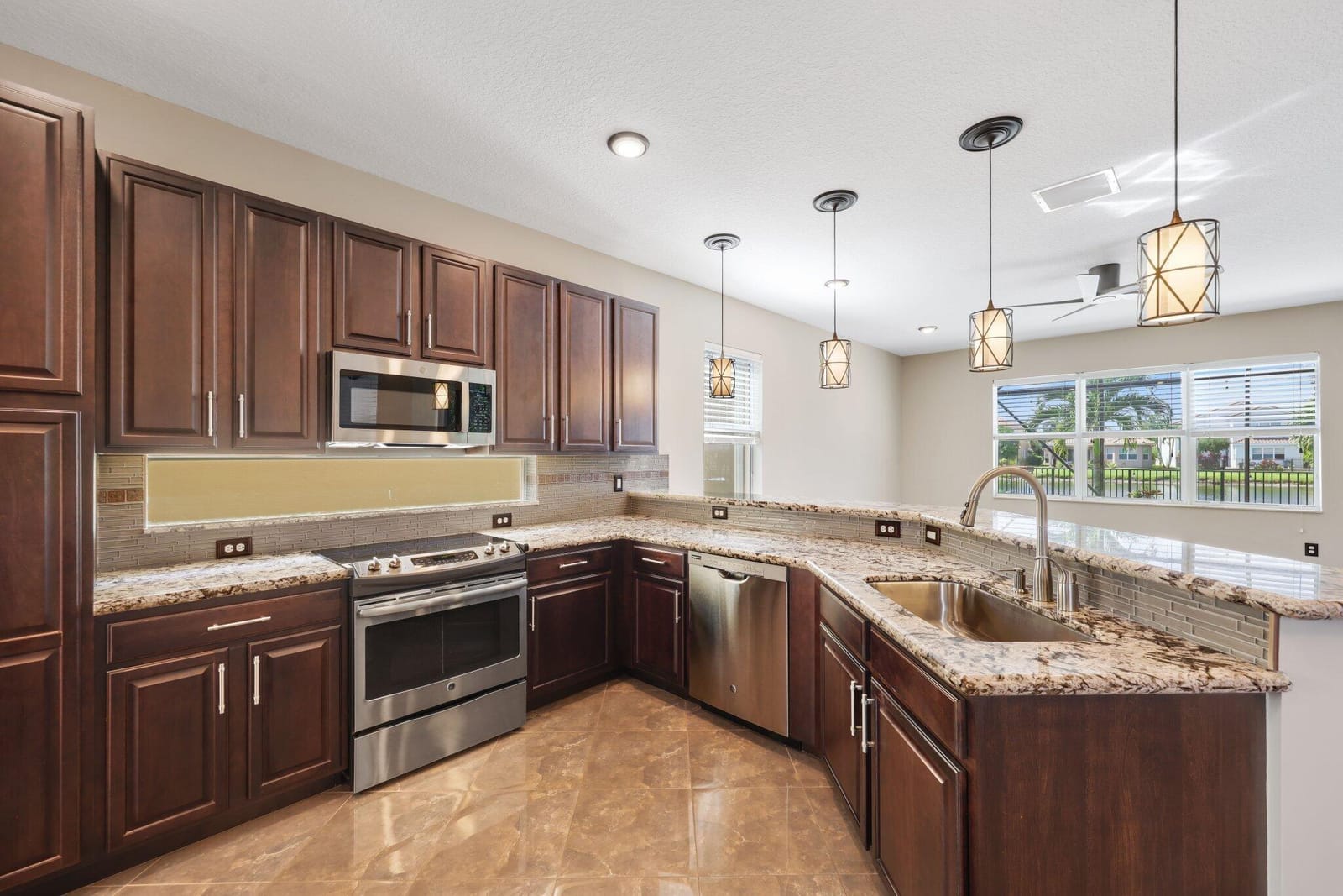 8160 CANTABRIA FALLS Drive, Boynton Beach, FL 33473 photo 16