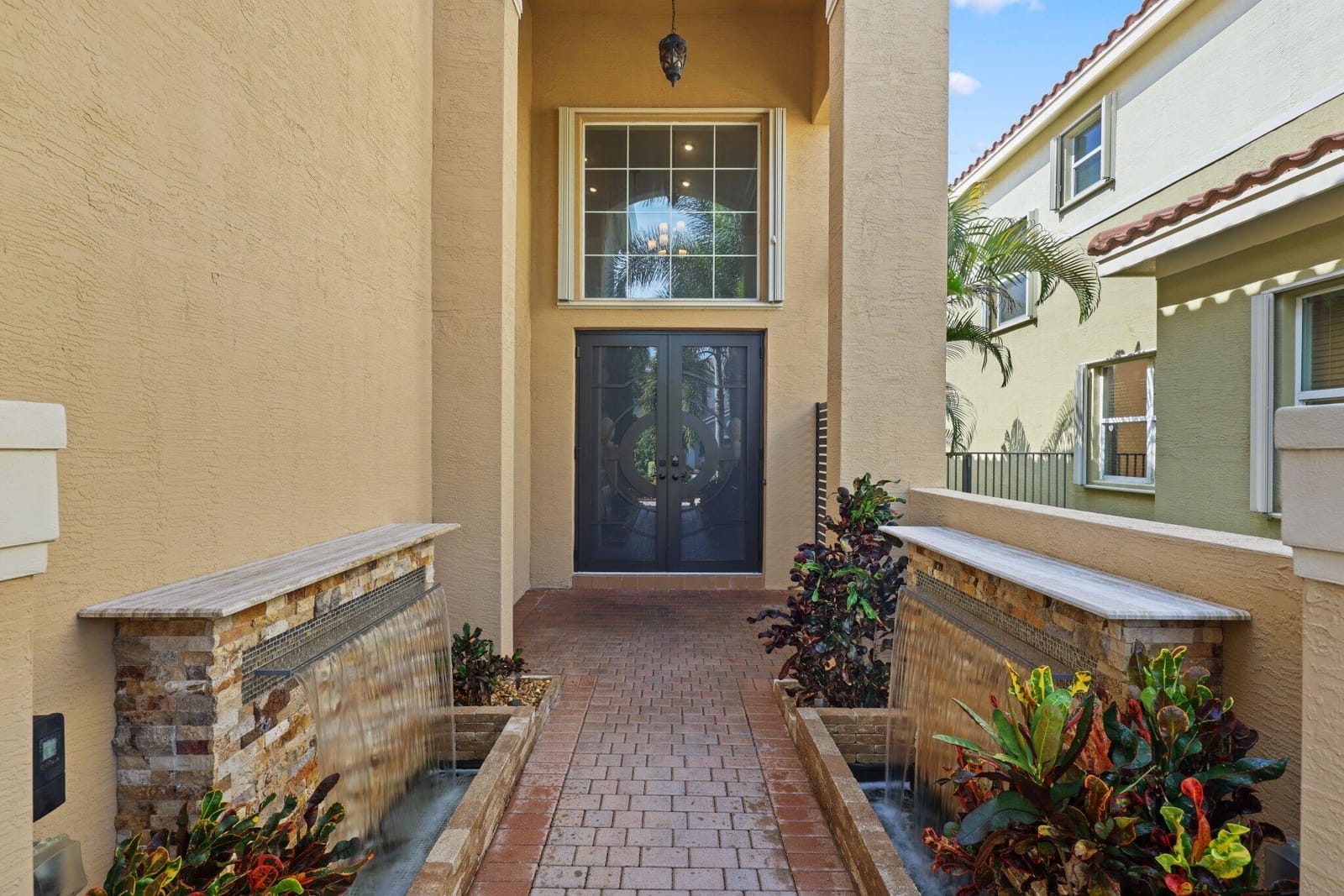 8160 CANTABRIA FALLS Drive — photo 3
