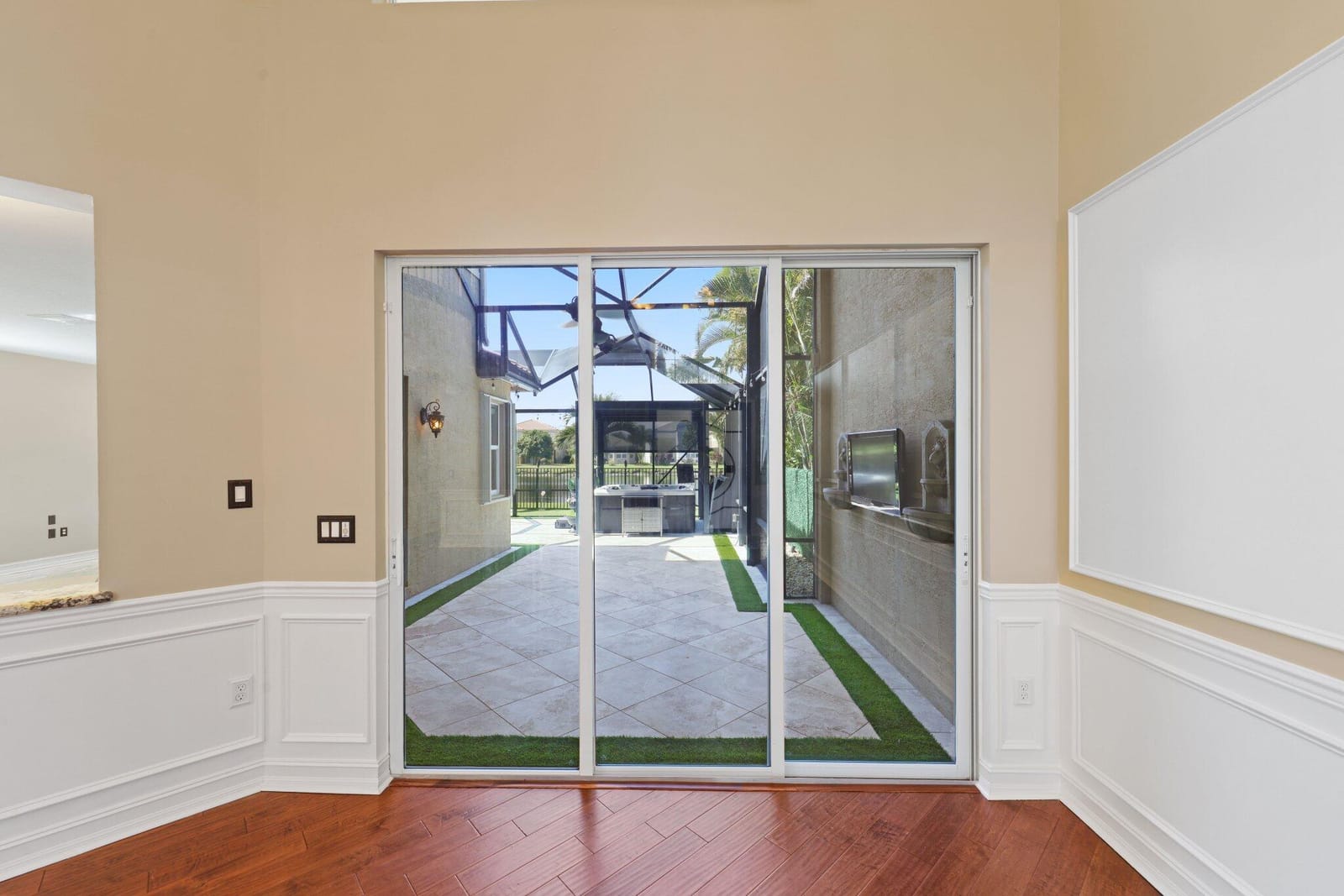 8160 CANTABRIA FALLS Drive — photo 6