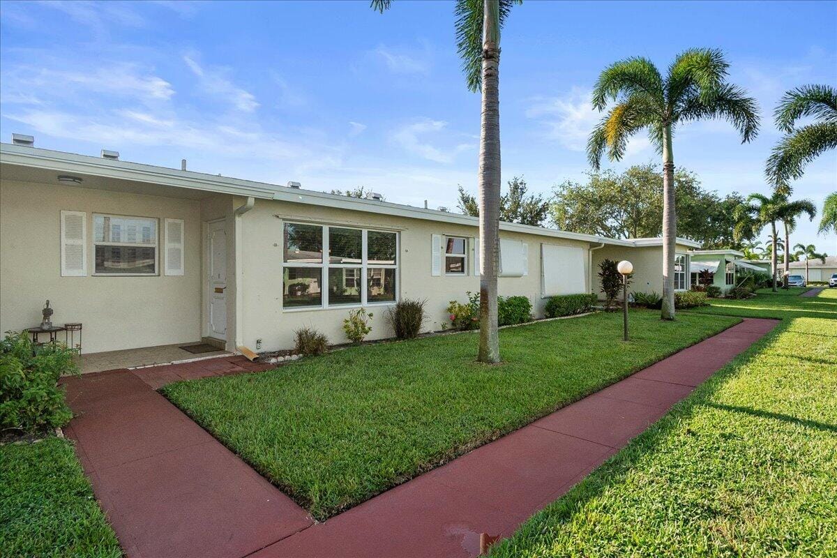 220 Country Lane B, Boynton Beach, FL 33435