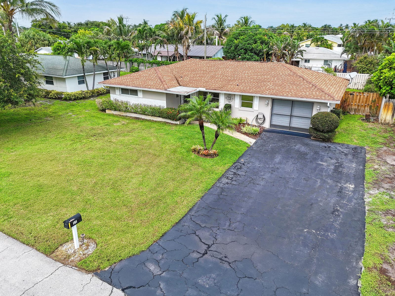 11 Windsor Road E, Jupiter, FL 33469 photo 3