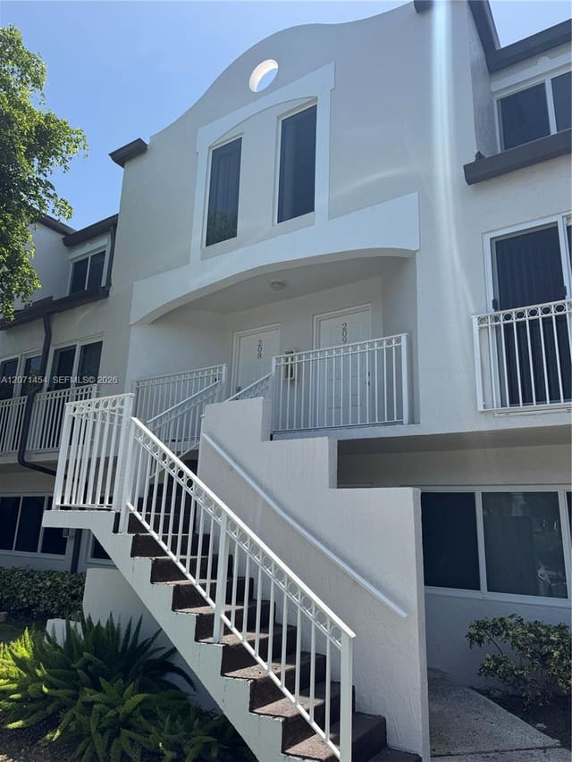 8670 NW 6th Lane 4-208, Miami, FL 33126