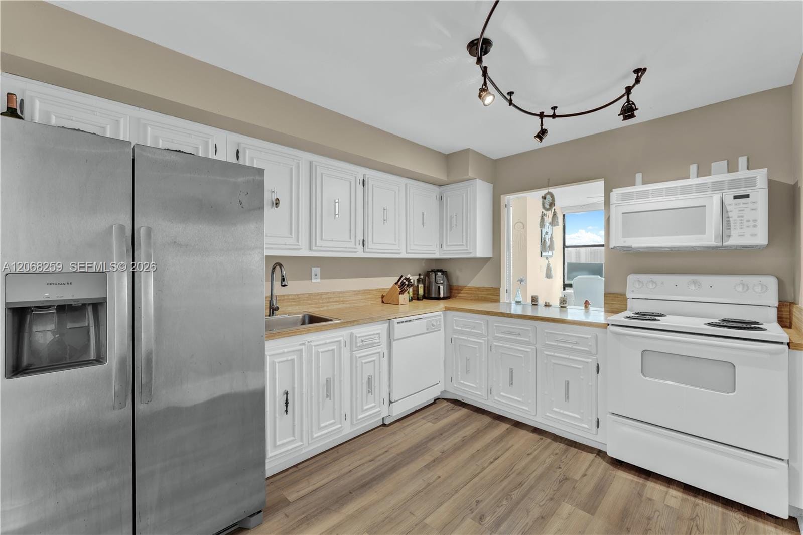 1000 Parkview Drive 1007 — photo 12