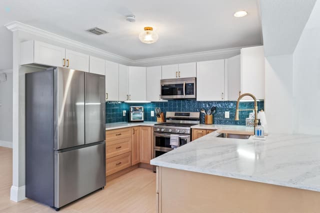 511 Ivy Avenue, sold in Palm Beach Gardens Estates, Palm Beach Gardens, FL