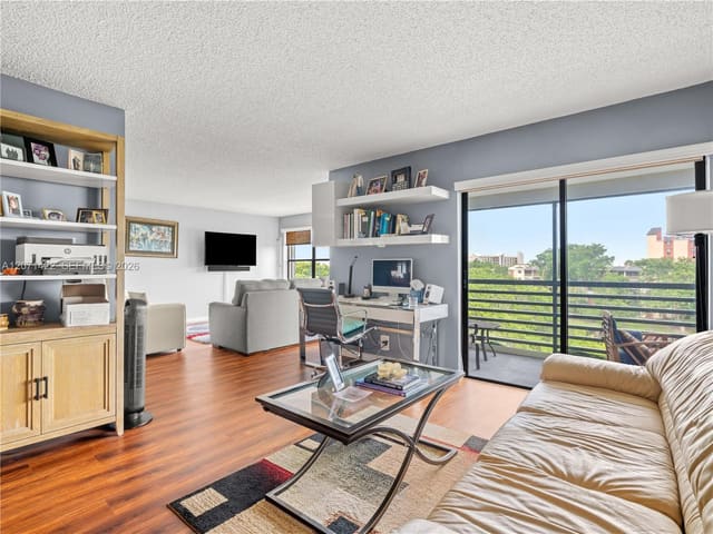 2314 S Cypress Bend 611, Pompano Beach, FL 33069