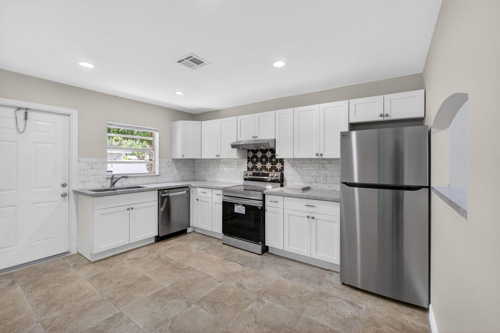 9484 Sun Court — photo 11