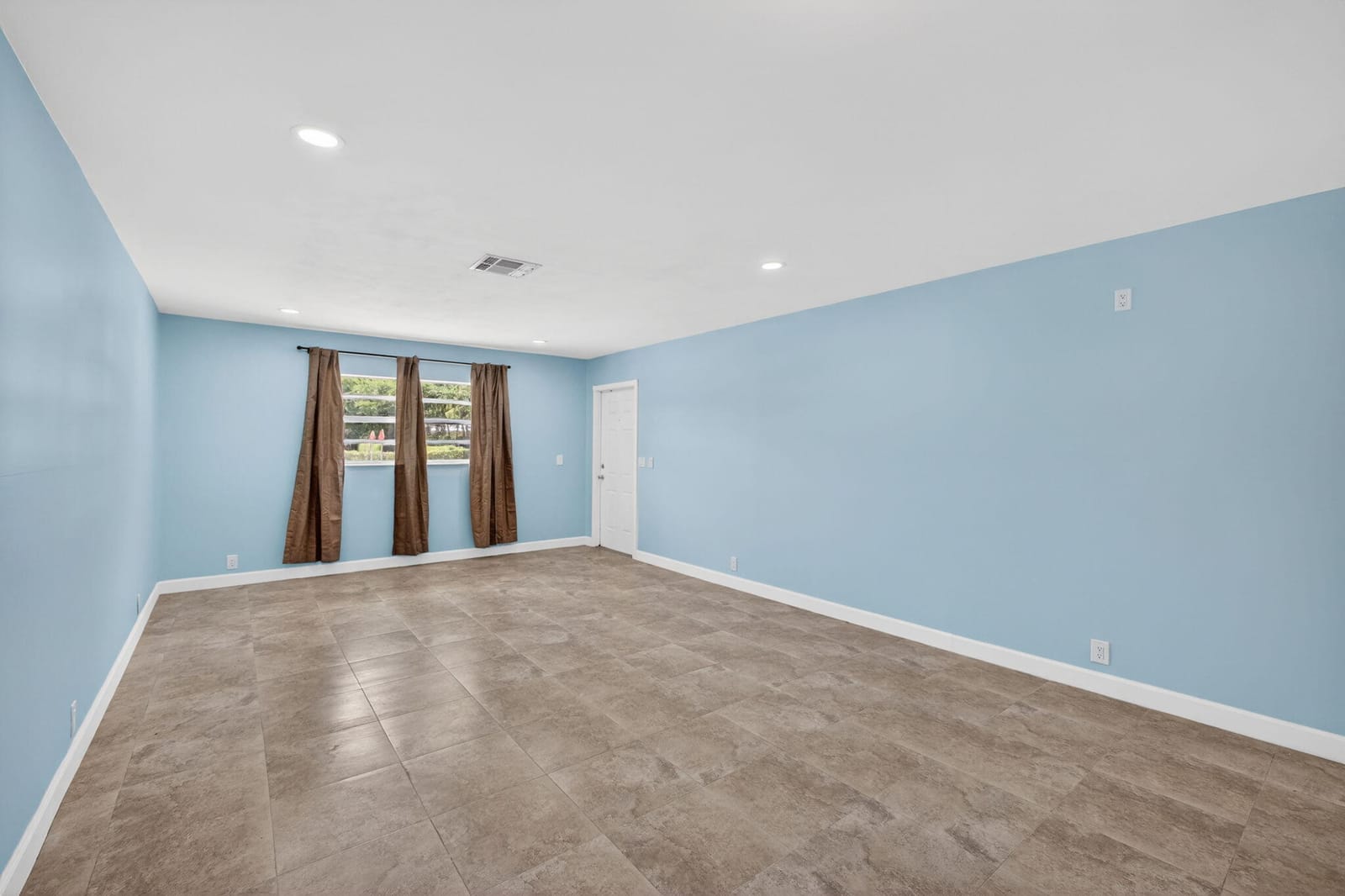 9484 Sun Court — photo 5