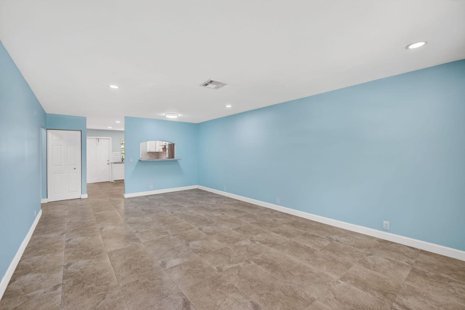 9484 Sun Court — photo 6
