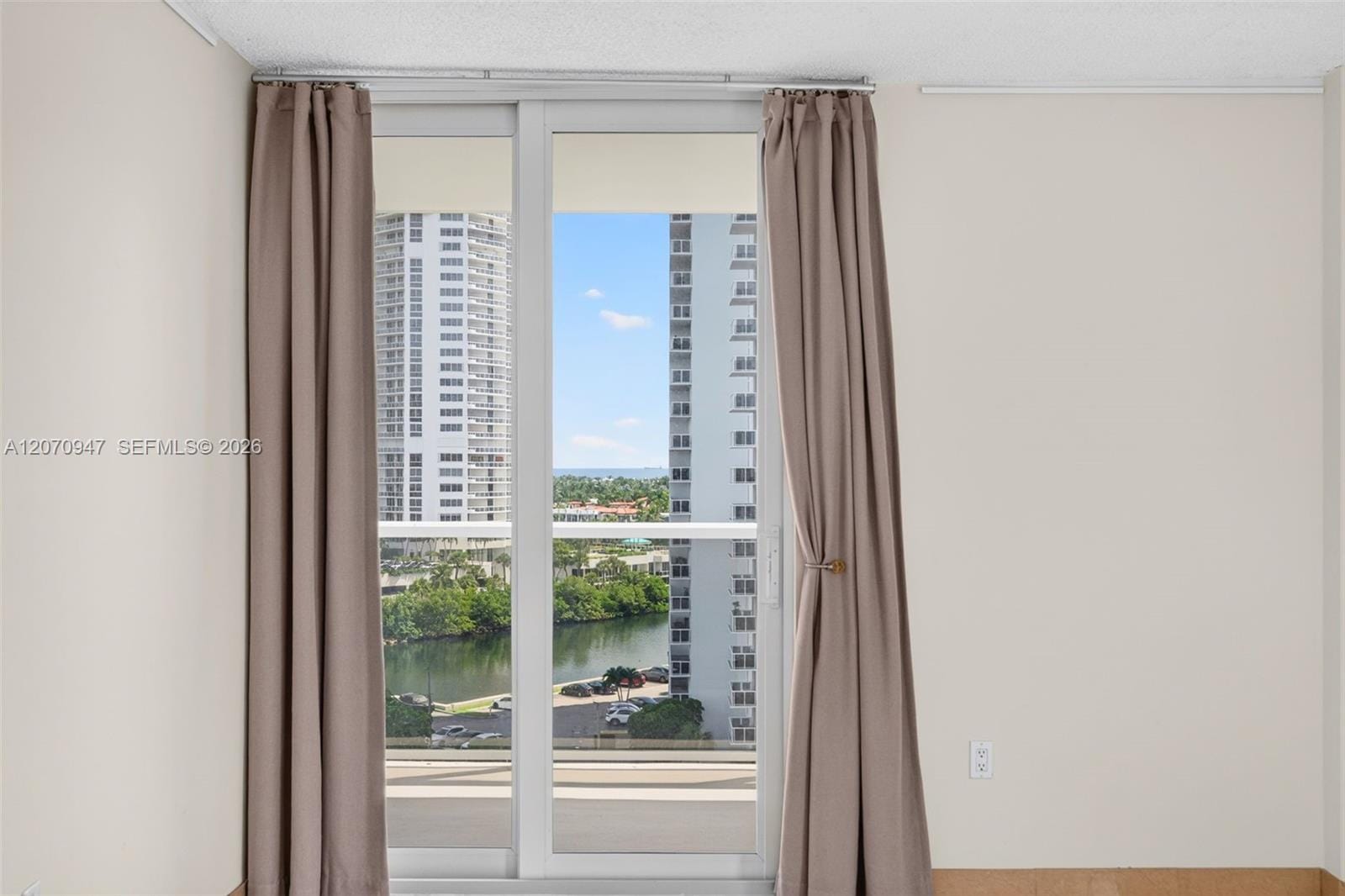 3731 N Country Club Drive 1023, Aventura, FL 33180 photo 28