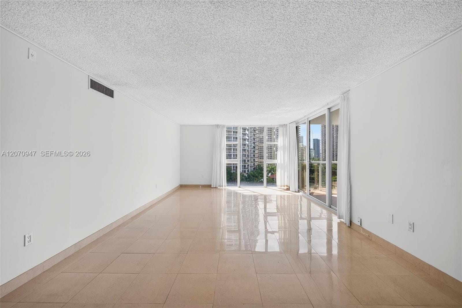 3731 N Country Club Drive 1023 — photo 8
