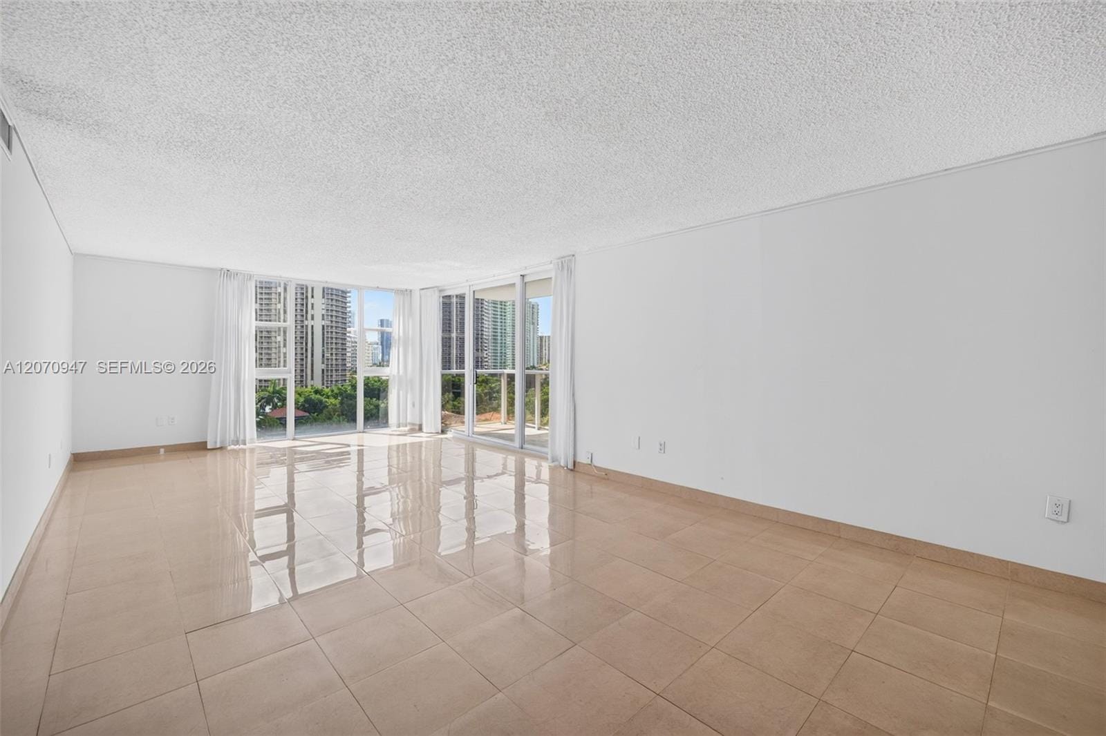 3731 N Country Club Drive 1023 — photo 9