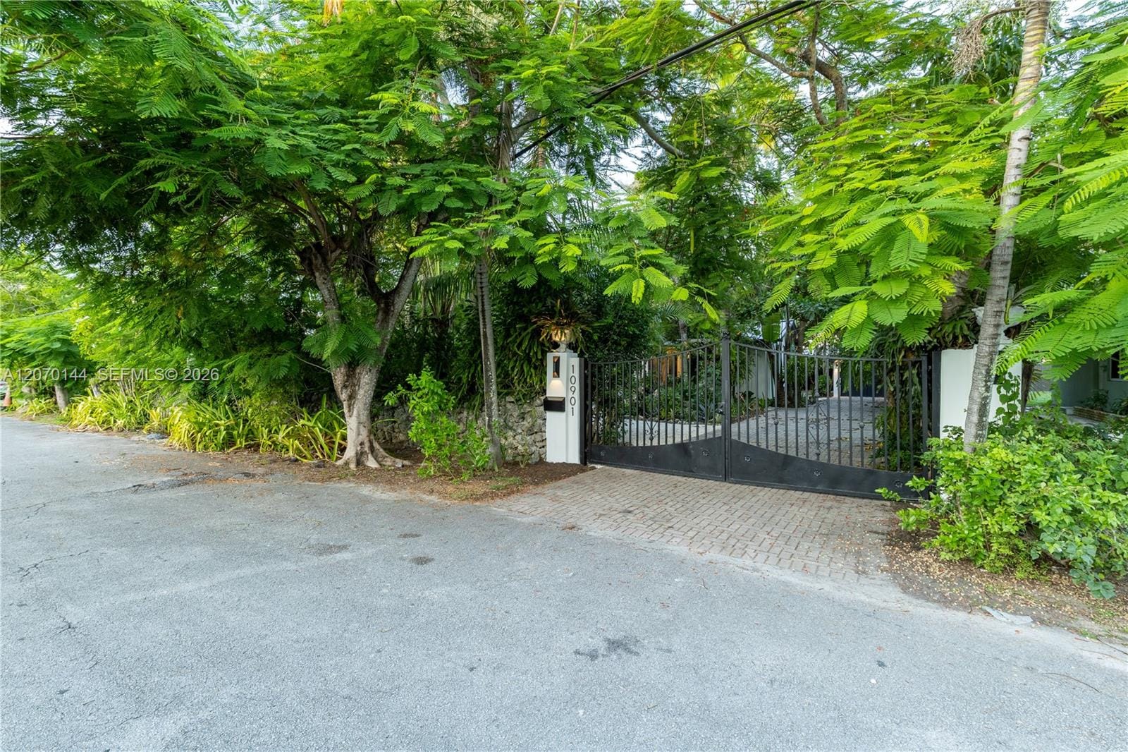 10901 NE 3rd Avenue, Miami, FL 33161 photo 5