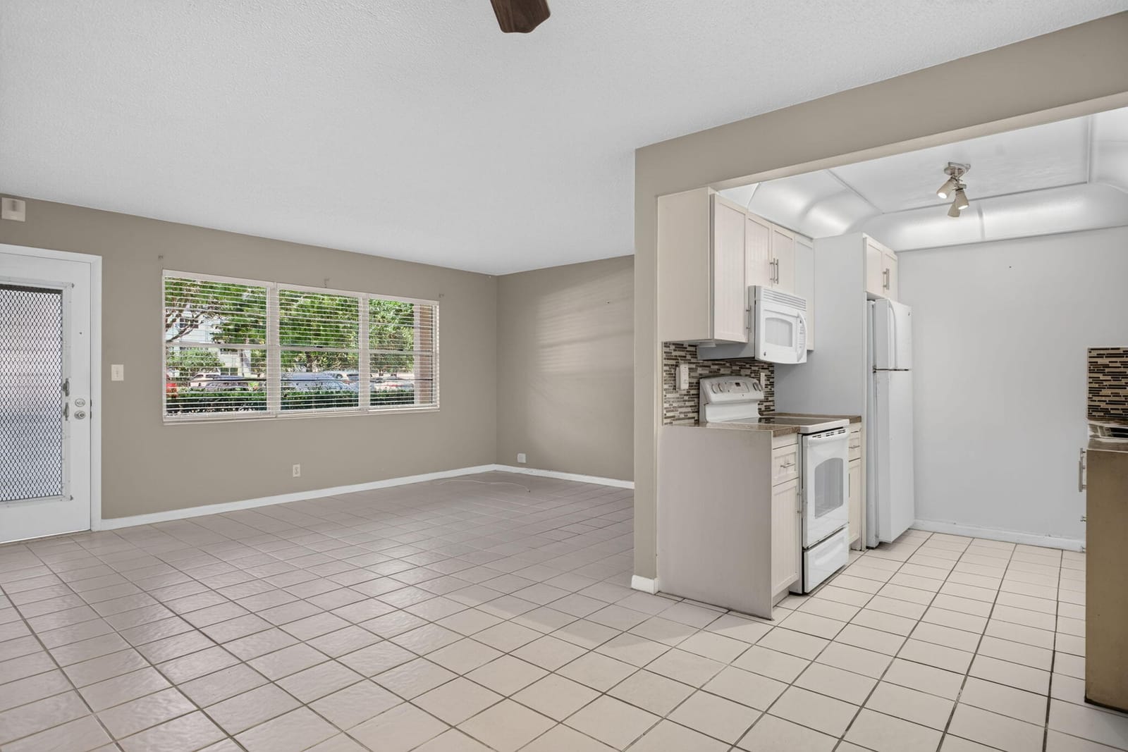 2002 Granada Drive E1, Coconut Creek, FL 33066 photo 9