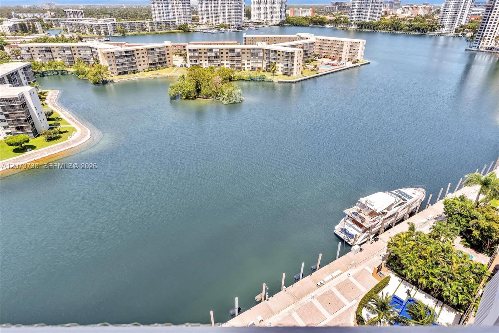 1000 W Island Boulevard 1710, Aventura, FL 33160 photo 2