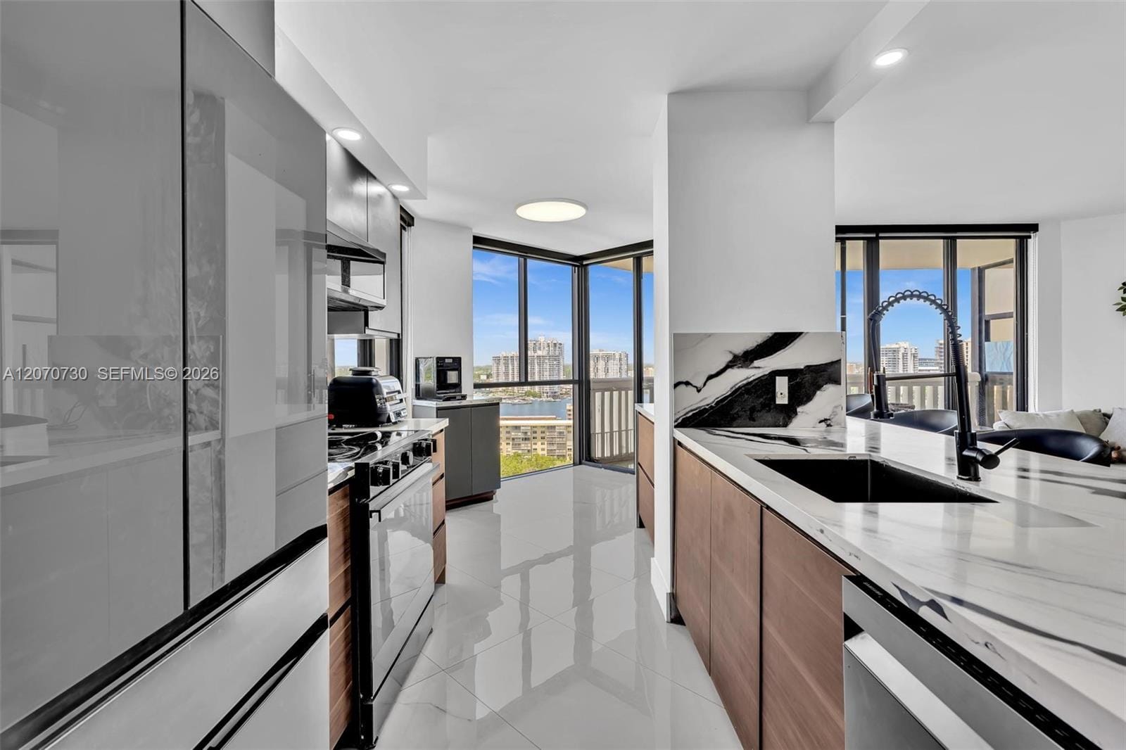 1000 W Island Boulevard 1710, Aventura, FL 33160 photo 15