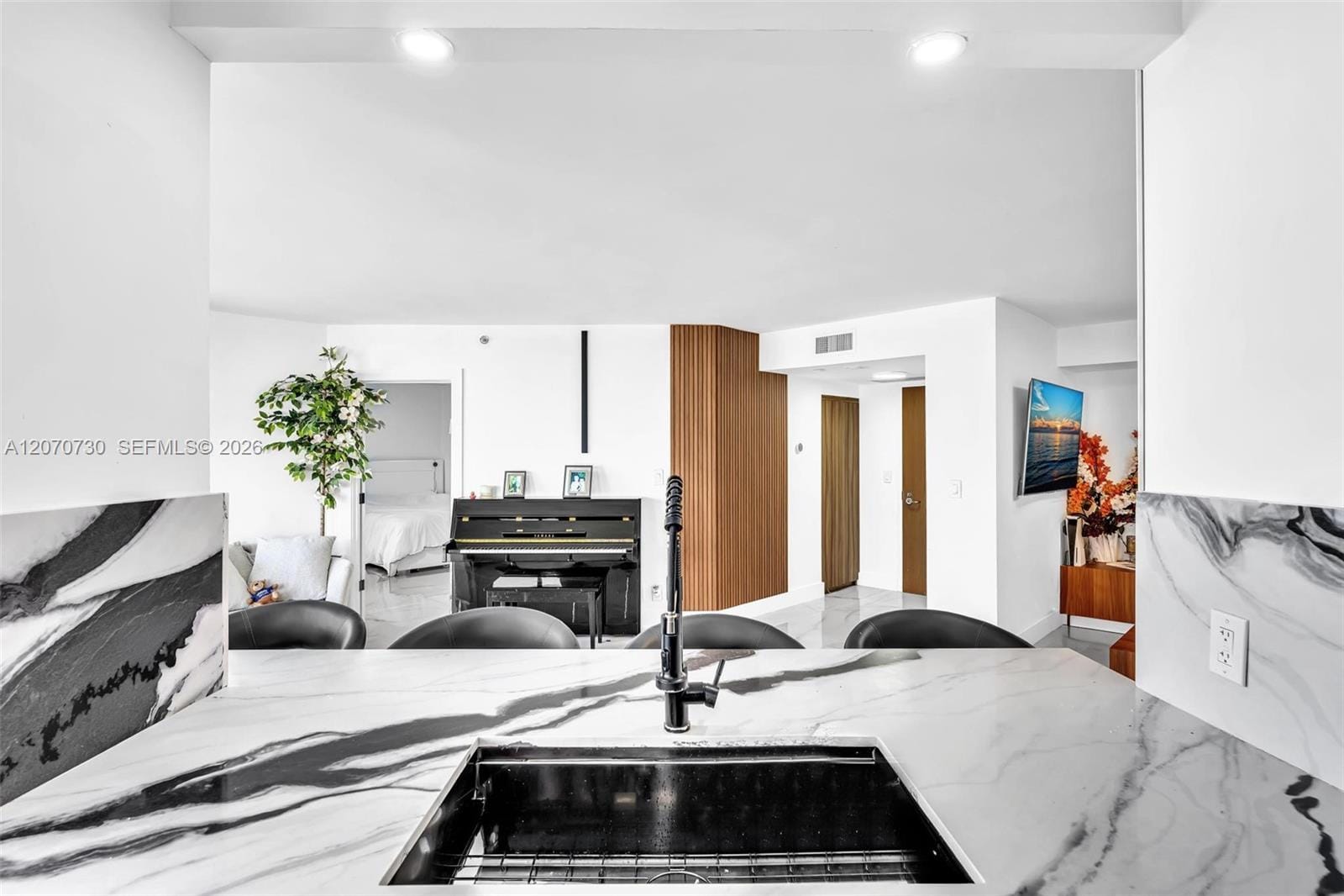 1000 W Island Boulevard 1710, Aventura, FL 33160 photo 17